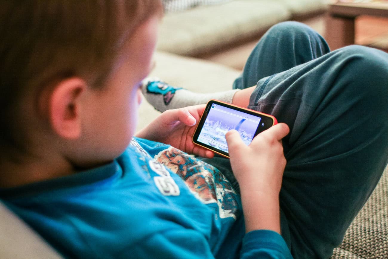 Crianças conseguem milhares de acessos com jogos criados no Roblox 