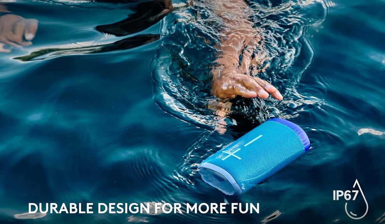 Everboom é a caixa de som que boia na água para festas na piscina