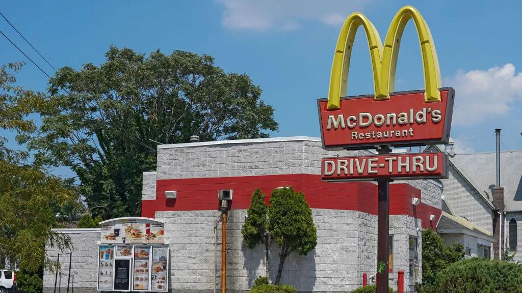 Após dois anos de testes, McDonald’s abandona IA que automatizava pedidos