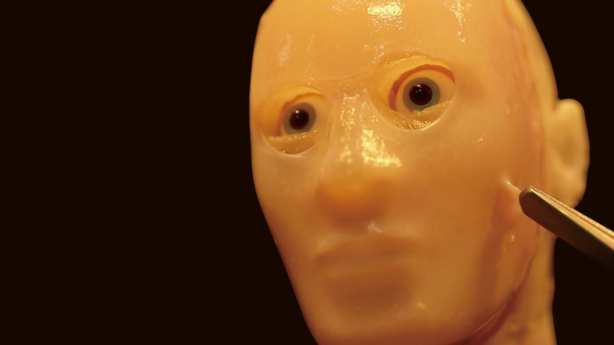Vídeo mostra robô com pele humana sorrindo de forma assustadora