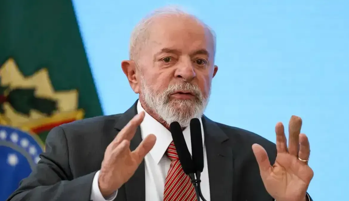 Em indireta a Elon Musk, Lula diz que bilionários constroem foguetes para fugir de trabalhadores